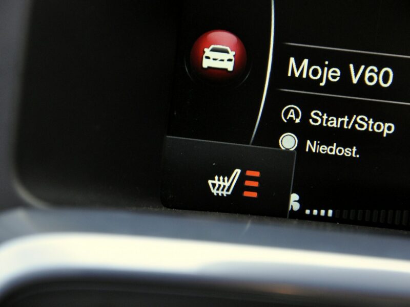Volvo V60 2,0D4 181KM Momentum/Ledy/Xenon/Skóry/Navi/PDC/Serwis/GwArAnCjA I (2010-2018)