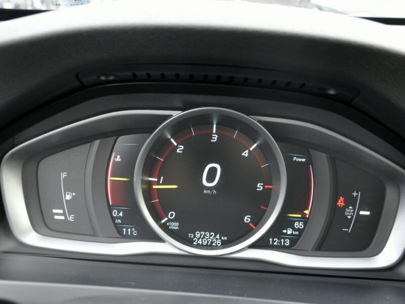 Volvo V60 2,0D4 181KM Momentum/Ledy/Xenon/Skóry/Navi/PDC/Serwis/GwArAnCjA I (2010-2018)