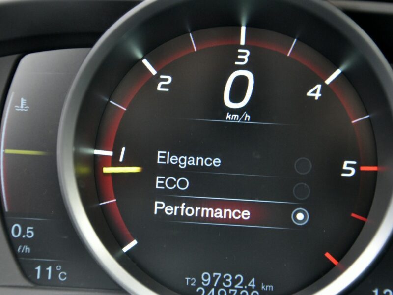 Volvo V60 2,0D4 181KM Momentum/Ledy/Xenon/Skóry/Navi/PDC/Serwis/GwArAnCjA I (2010-2018)