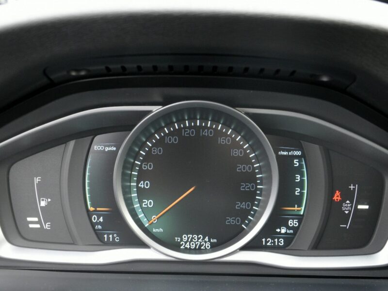 Volvo V60 2,0D4 181KM Momentum/Ledy/Xenon/Skóry/Navi/PDC/Serwis/GwArAnCjA I (2010-2018)