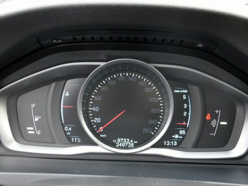 Volvo V60 2,0D4 181KM Momentum/Ledy/Xenon/Skóry/Navi/PDC/Serwis/GwArAnCjA I (2010-2018)