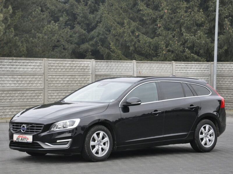 Volvo V60 2,0D4 181KM Momentum/Ledy/Xenon/Skóry/Navi/PDC/Serwis/GwArAnCjA I (2010-2018)