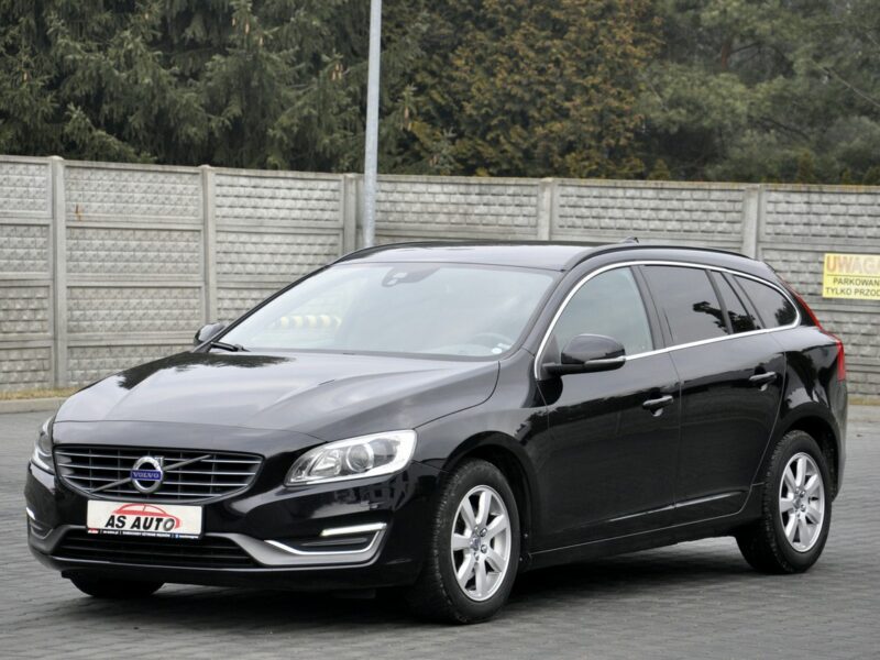 Volvo V60 2,0D4 181KM Momentum/Ledy/Xenon/Skóry/Navi/PDC/Serwis/GwArAnCjA I (2010-2018)