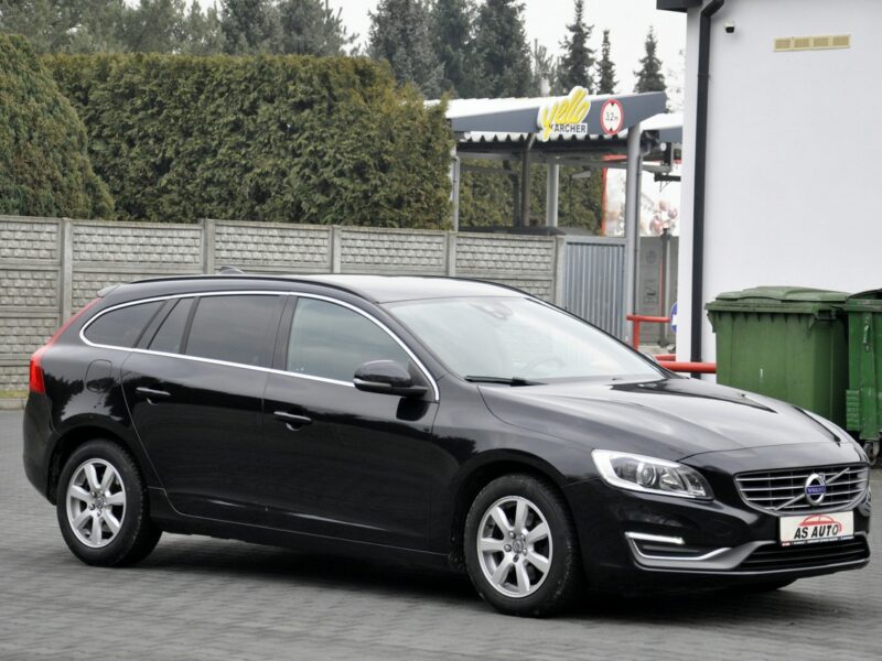 Volvo V60 2,0D4 181KM Momentum/Ledy/Xenon/Skóry/Navi/PDC/Serwis/GwArAnCjA I (2010-2018)
