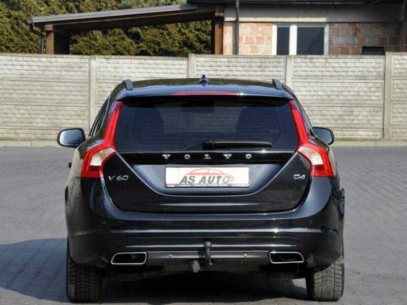 Volvo V60 2,0D4 181KM Momentum/Ledy/Xenon/Skóry/Navi/PDC/Serwis/GwArAnCjA I (2010-2018)