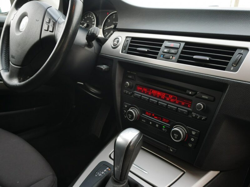 BMW 318 2.0 318i 143KM Kombi -Automat - Nowy rozrząd -Bardzo zadbana -Zobacz E90 (2005-2012)