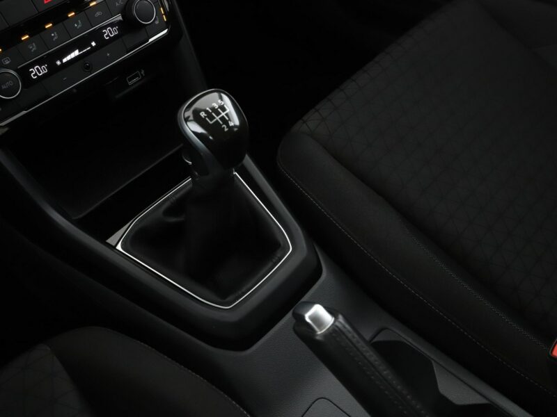 Volkswagen T-Cross Historia serwisowa Navi Czujniki parkowania pród+tył Podgrzewane fotel