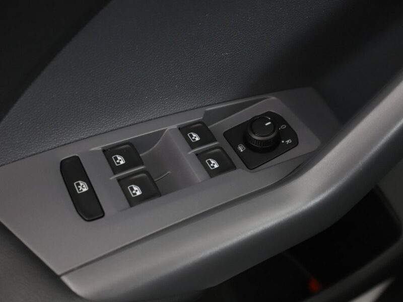 Volkswagen T-Cross Historia serwisowa Navi Czujniki parkowania pród+tył Podgrzewane fotel