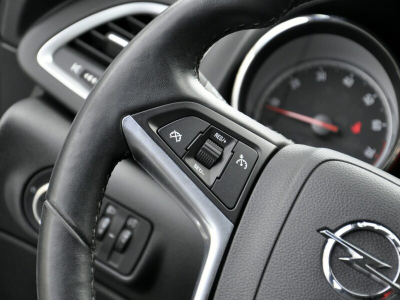Opel Astra 1,6T 180KM Edition/Tempomat/Alufelgi/Parktronic/Climatronic/ J (2009-2019)