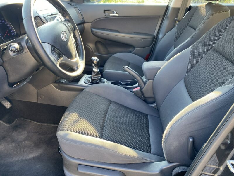 Hyundai i30 Po liftingu, klimatronik, czujniki parkowania, mocny silnik, 8 airbag I (2002-2013)