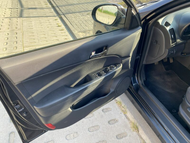 Hyundai i30 Po liftingu, klimatronik, czujniki parkowania, mocny silnik, 8 airbag I (2002-2013)