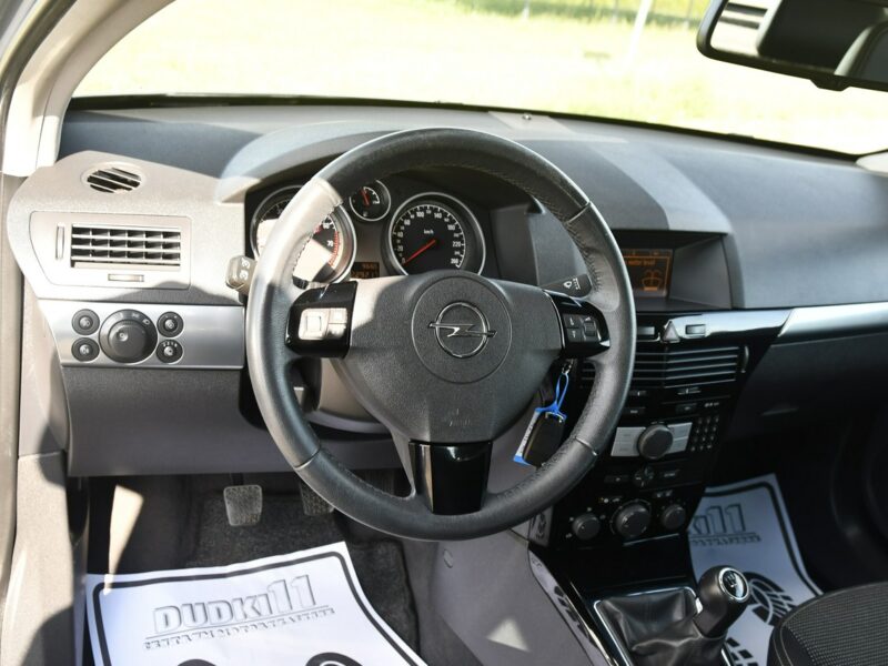 Opel Astra 1,6Benz OPC.Serwis.Klimatronic.Navigacja.Hak.Pół-skóry H (2004-2014)