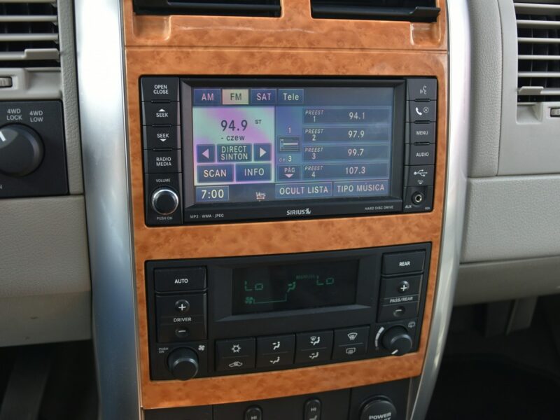 Chrysler Aspen Limited 5.7HEMi V8 340KM 2008r. 4x4 8os. Skóra Szyber NAVi Kamera