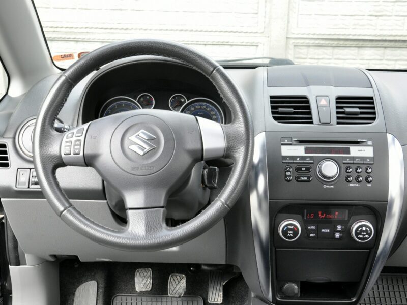 Suzuki SX4 1,6i 120KM Premium/Alu/KeyLessGo/Parktronic/Relingi/Serwisowany/PDC I (2006-2013)