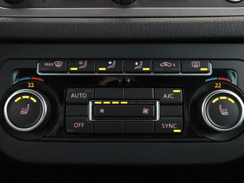 Volkswagen Tiguan 4X4 Navi Kamera cofania Hak Automatyczna klimatyzacja Podgrzewane fote I (2007-2016)