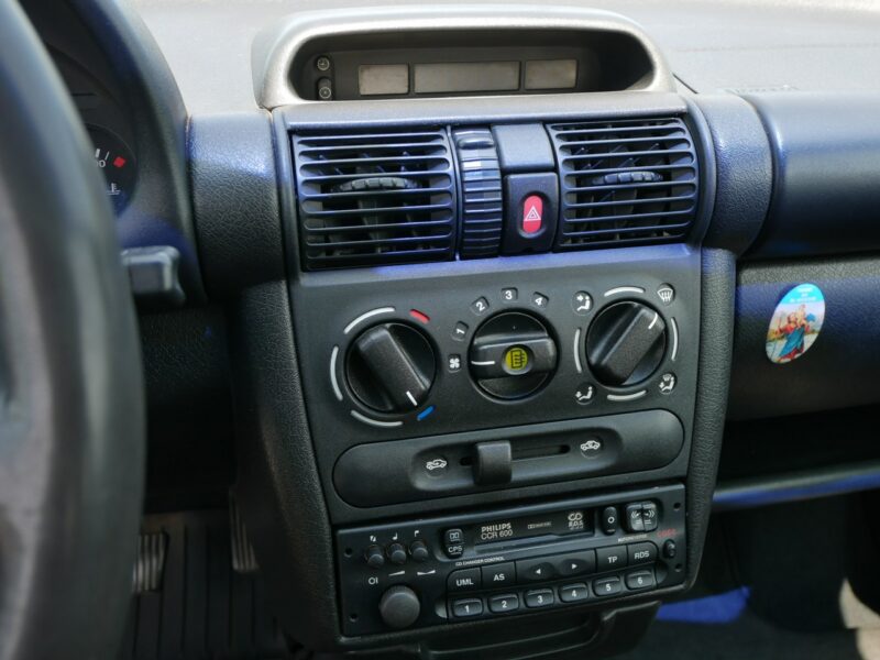 Opel Corsa 1.0 12V 54KM 3 Drzwi -Zobacz B (1993-2000)