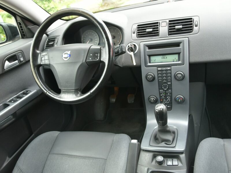 Volvo V50 2.4 BENZYNA 140KM Manual 2004r. Climatronic TEMPOMAR Alufelgi R 17" I (2004-2007)