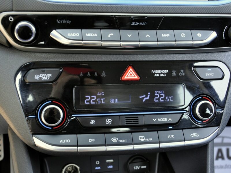 Hyundai IONIQ 1,6i 105KM Hybryda/Navi/Kamera/LEDy/Serwis/Nowe opony/Automat