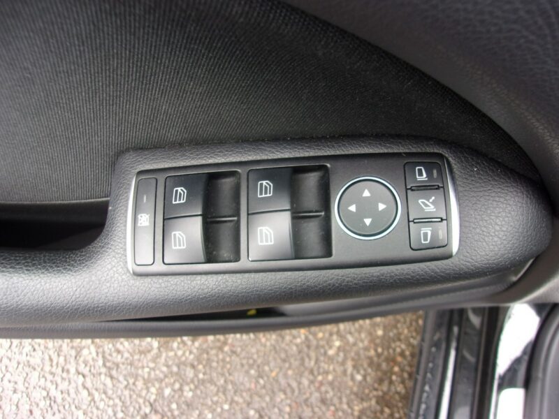 Mercedes B 180 Klimatyzacja, Niski przebieg, Bezwypadkowy, Nawigacja, PDC 2x W246 (2011-)