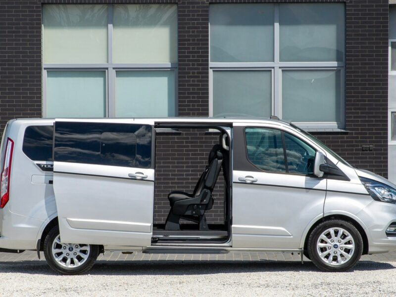 Ford Tourneo Custom 150KM Tourneo 8 osób Titanium 24.000km L2H1 Skóra