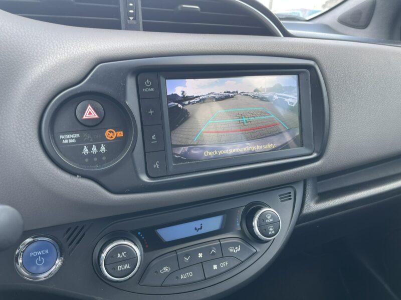 Toyota Yaris Selection Hybryda Automat Klimatronik Kamera 100KM III (2011-2019)
