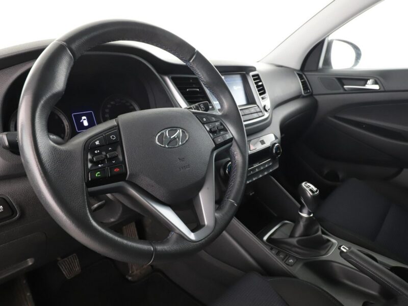 Hyundai Tucson navi klima auto grzane fotele kamera i czujniki parkowania III (2015-2020)