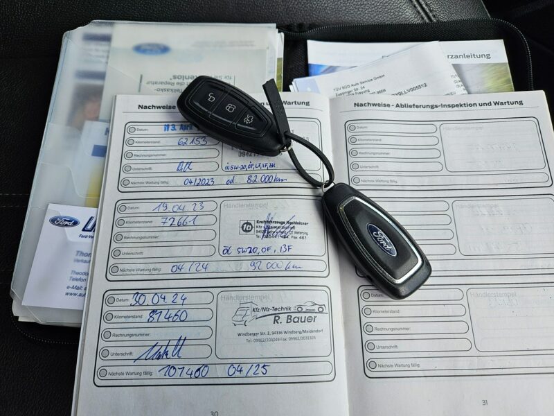 Ford C-Max 1 właściciel / Nawigacja / Kamera / Podgrzewane fotele / Tempomat II (2010-)