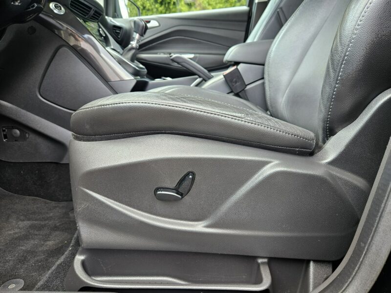Ford C-Max 1 właściciel / Nawigacja / Kamera / Podgrzewane fotele / Tempomat II (2010-)