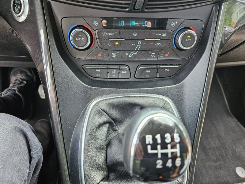 Ford C-Max 1 właściciel / Nawigacja / Kamera / Podgrzewane fotele / Tempomat II (2010-)