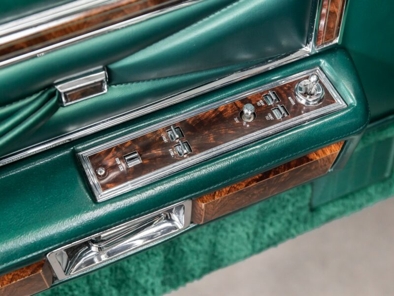 Lincoln Continental Town Coupe, Stan kolekcjonerski, Jak nowy VII (1982-1987)