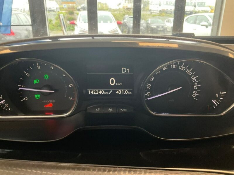 Peugeot 2008 Automat, kamera, tempomat, nawigacja dotykowa, klimatronik, isofix I (2013-2019)