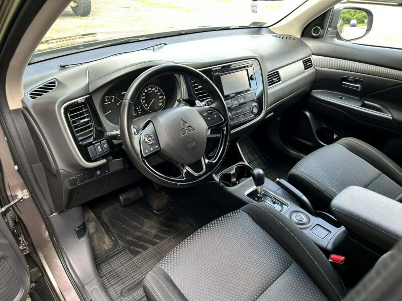 Mitsubishi Outlander 4x4, PL Salon, 7-dmio Osobowy, LED, Klimatyzacja, Tempomat, Bluetooth III (2012-)