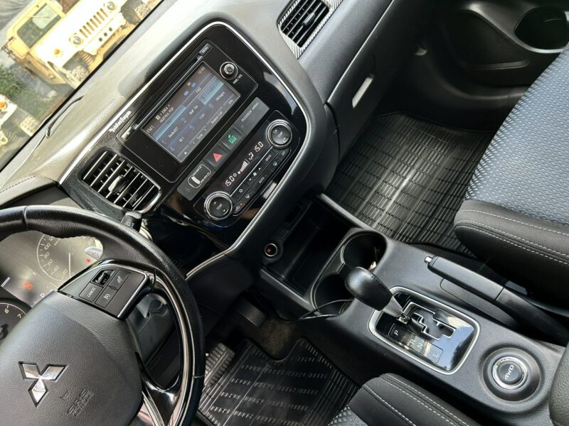 Mitsubishi Outlander 4x4, PL Salon, 7-dmio Osobowy, LED, Klimatyzacja, Tempomat, Bluetooth III (2012-)