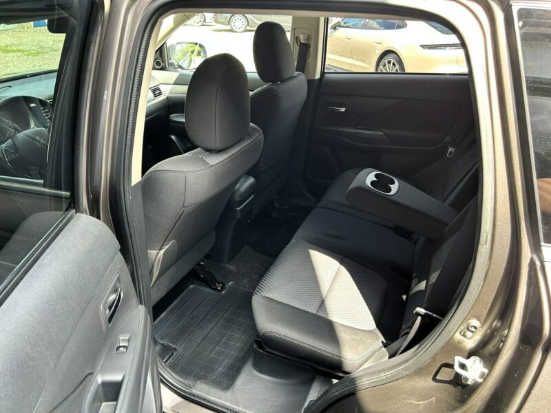Mitsubishi Outlander 4x4, PL Salon, 7-dmio Osobowy, LED, Klimatyzacja, Tempomat, Bluetooth III (2012-)