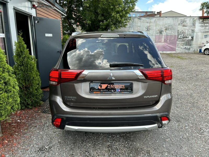 Mitsubishi Outlander 4x4, PL Salon, 7-dmio Osobowy, LED, Klimatyzacja, Tempomat, Bluetooth III (2012-)