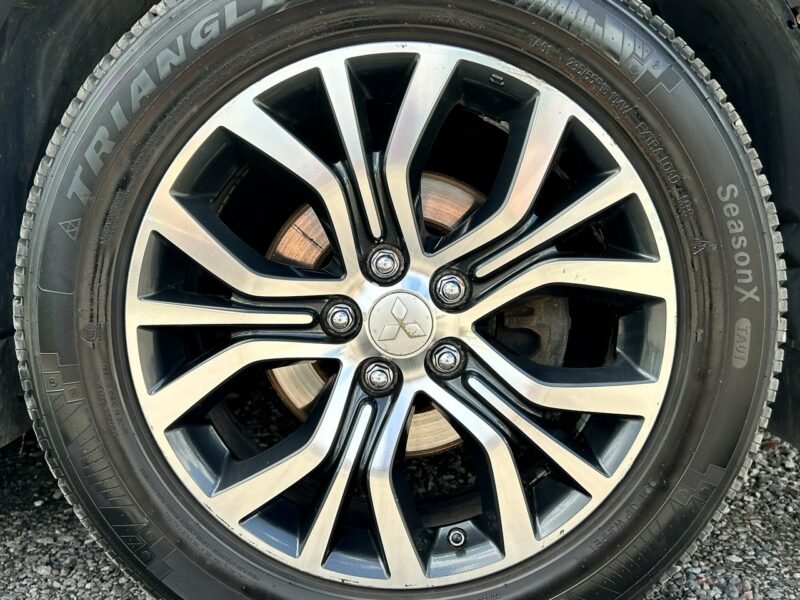 Mitsubishi Outlander 4x4, PL Salon, 7-dmio Osobowy, LED, Klimatyzacja, Tempomat, Bluetooth III (2012-)