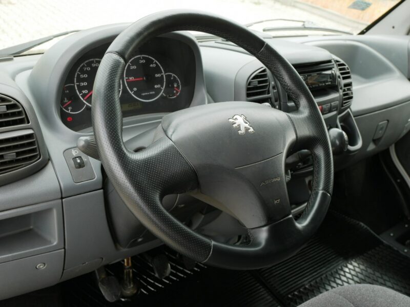 samochody kempingowe Peugeot Boxer 2.2 HDi 100KM - Kamper - 2 osoby -Markiza -Camper