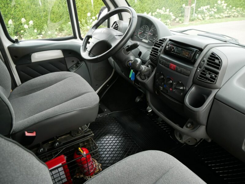 samochody kempingowe Peugeot Boxer 2.2 HDi 100KM - Kamper - 2 osoby -Markiza -Camper