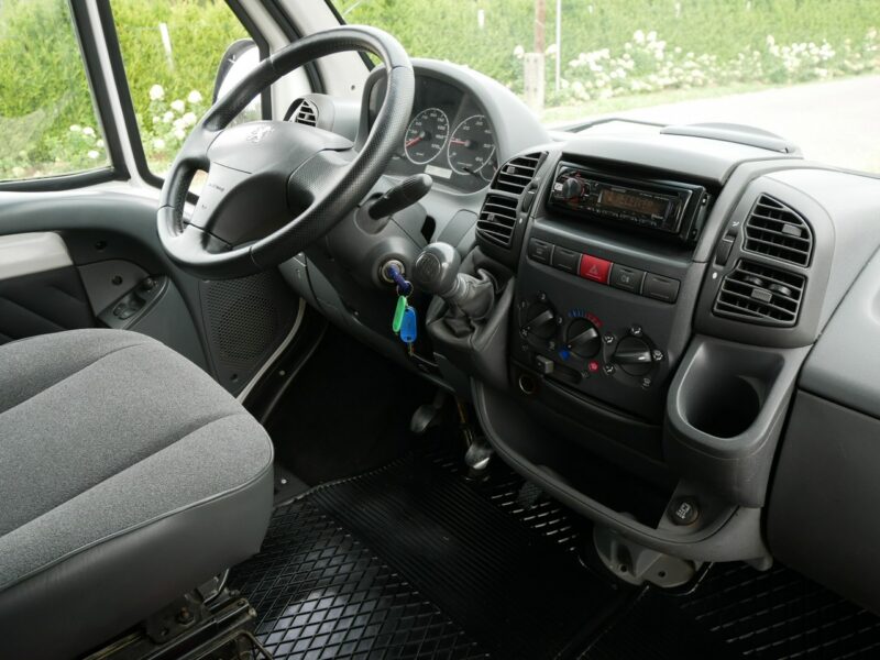 samochody kempingowe Peugeot Boxer 2.2 HDi 100KM - Kamper - 2 osoby -Markiza -Camper