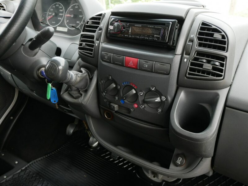 samochody kempingowe Peugeot Boxer 2.2 HDi 100KM - Kamper - 2 osoby -Markiza -Camper