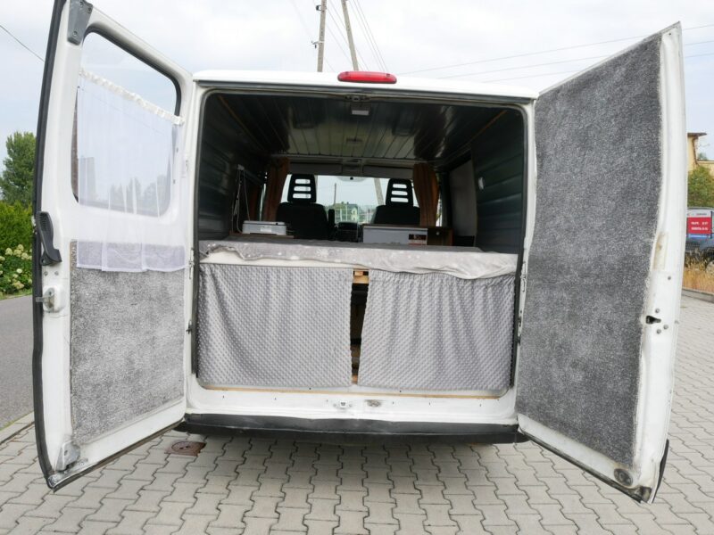 samochody kempingowe Peugeot Boxer 2.2 HDi 100KM - Kamper - 2 osoby -Markiza -Camper
