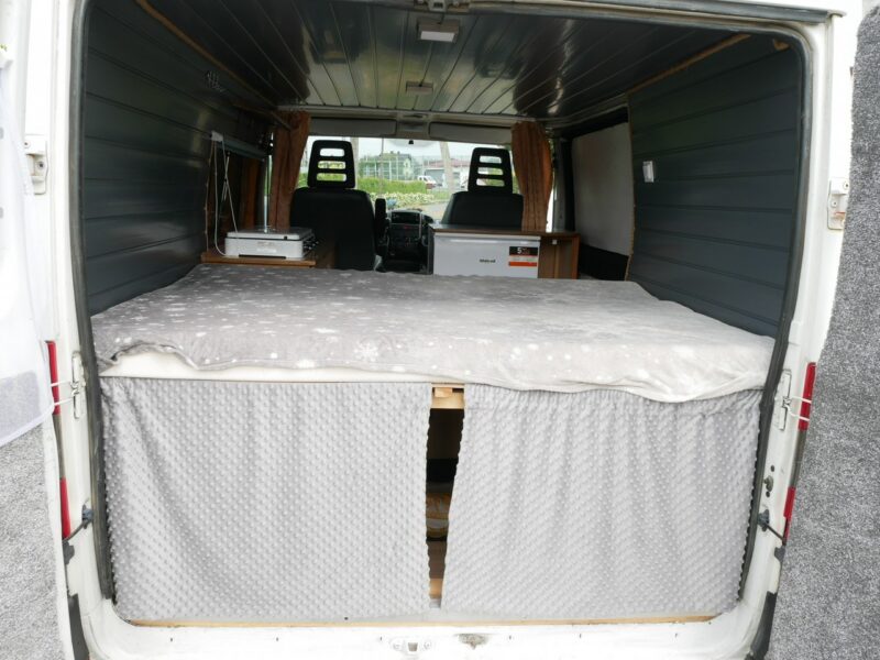 samochody kempingowe Peugeot Boxer 2.2 HDi 100KM - Kamper - 2 osoby -Markiza -Camper