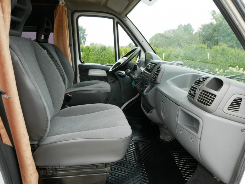 samochody kempingowe Peugeot Boxer 2.2 HDi 100KM - Kamper - 2 osoby -Markiza -Camper