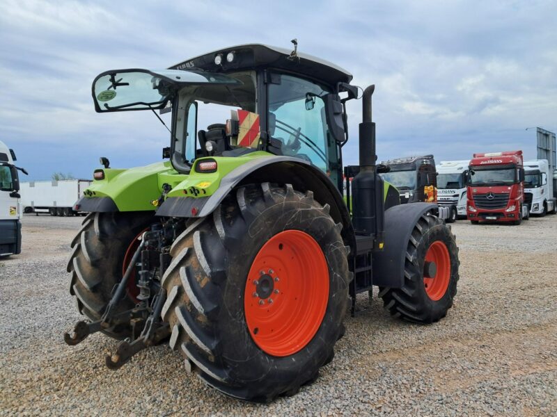 ciągniki Claas arion 600