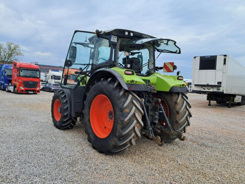 ciągniki Claas arion 600